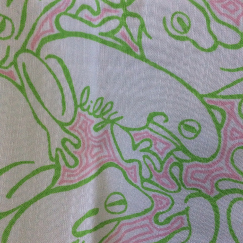 Lilly Pulitzer Pink and White Capris w/ Frog Print
